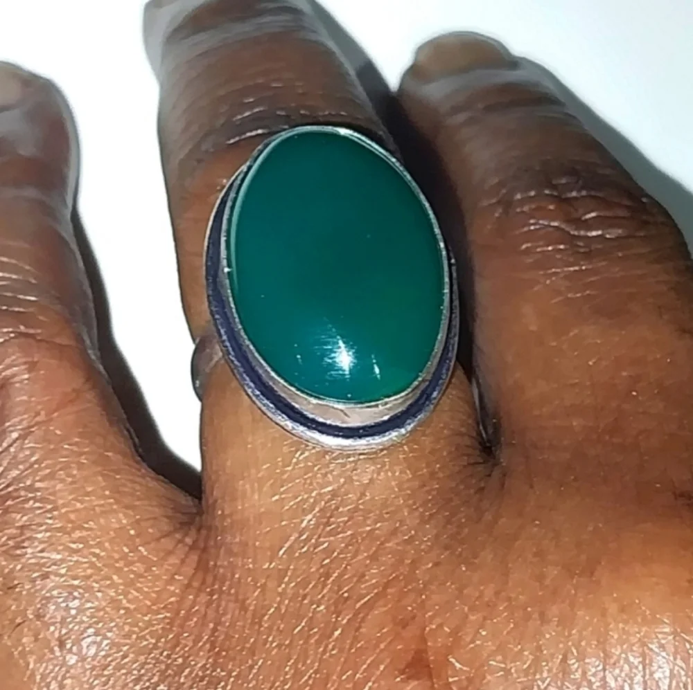 Elegant Unisex Silver and Green Gemstone Ring Sz 9